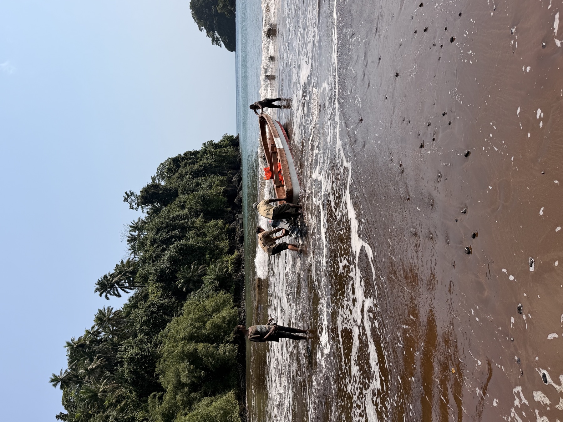 Launching the boat from the beach toward Roça de São Miguel