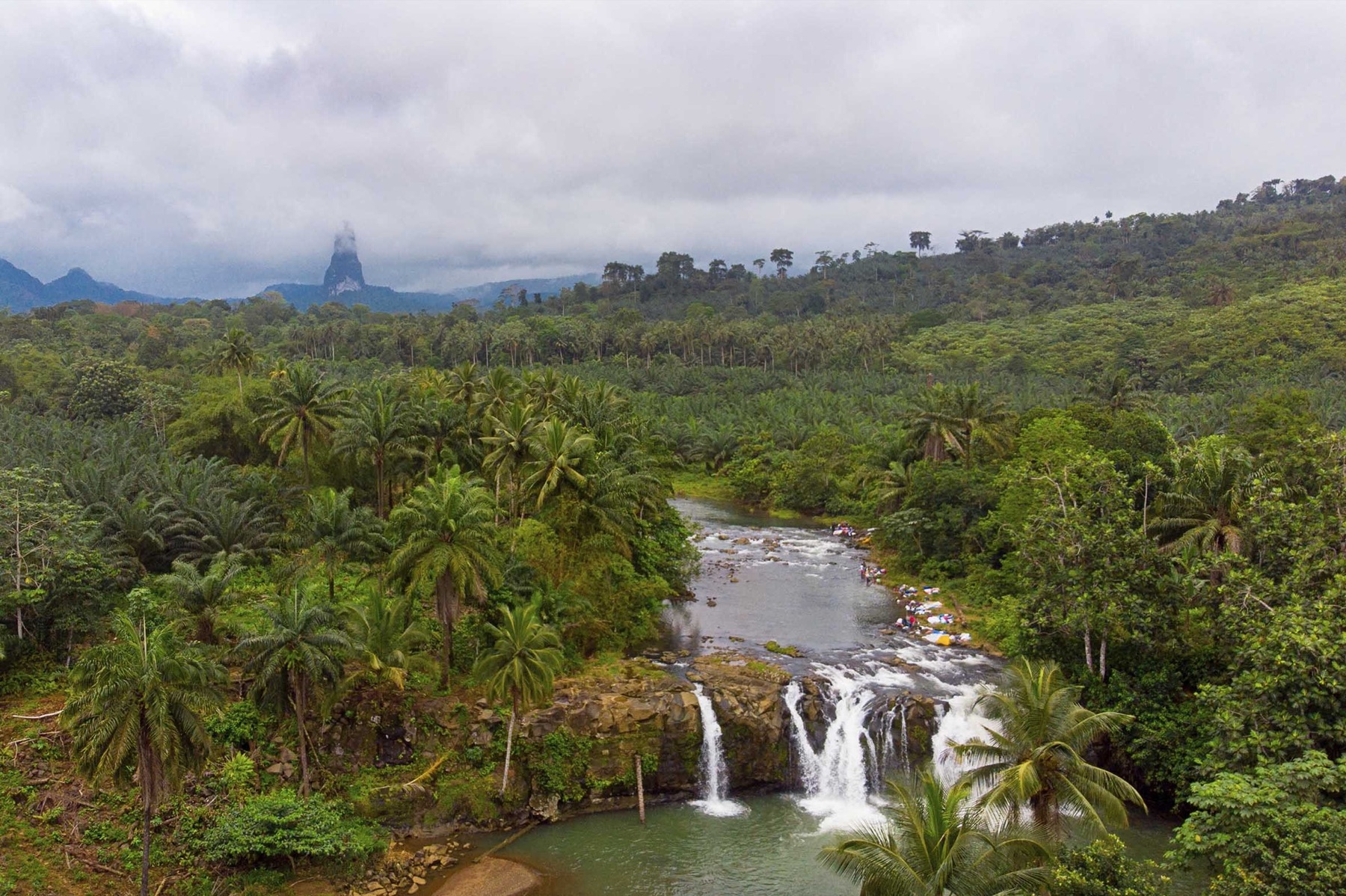 Waterfall in the São Tomé forest